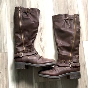 Brown zip up boots